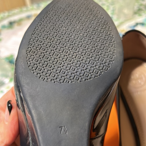 Tory Burch navy leather open toe wedges! - Picture 4 of 7